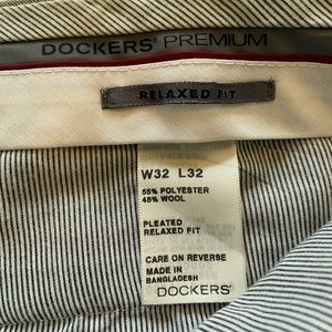 32/32 Dockers Premium Men’s Pleated Dress Pants